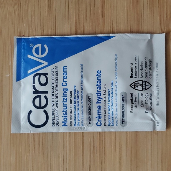 CeraVe Bundle- 29ml+ 14ml Moisturizing Cream + Cream to Foam Cleanser - NWOT - Picture 5 of 5